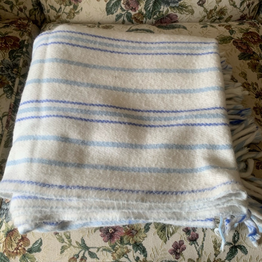 53” x 56” plaid blanket - Picture 1 of 8